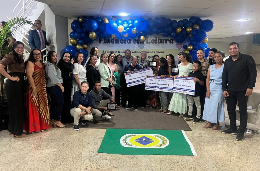  Gov. Jorge Teixeira se destaca na premiação do SAERO com três escolas reconhecidas